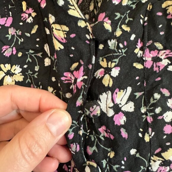 Black floral collared sleeveless tank button down women's XL flattering - Picture 4 of 7